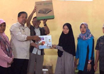 Kades Jajawar Berikan Bantuan Modal Usaha Kepada 21 Warga