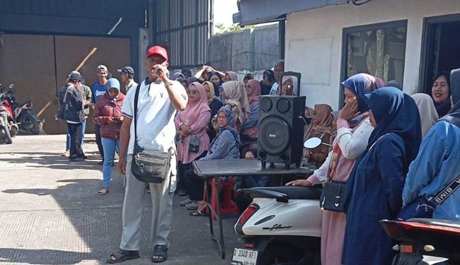 Setelah Diberhentikan, Ratusan Karyawan CV. Vhileo Menuntut Keadilan