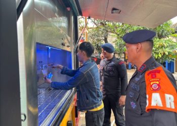 Gerak Cepat, Tim SAR Brimob Jabar Terjunkan Mobil Watertreatment Bantu Korban Banjir di Sukabumi