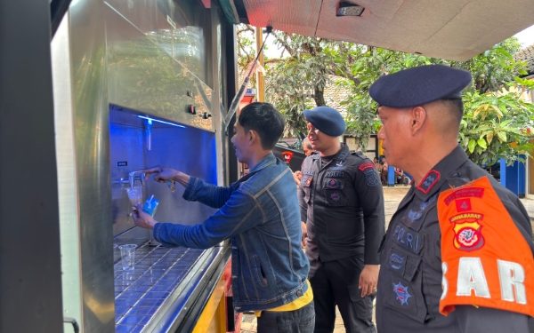 Gerak Cepat, Tim SAR Brimob Jabar Terjunkan Mobil Watertreatment Bantu Korban Banjir di Sukabumi