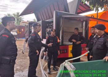 Hari ke 2 Tim SAR Brimob Jabar terus Evakuasi Korban Bencana Banjir Sukabumi