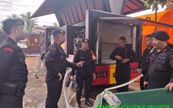 Hari ke 2 Tim SAR Brimob Jabar terus Evakuasi Korban Bencana Banjir Sukabumi