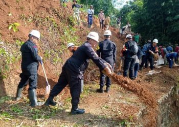 Hari ke 3 Tim SAR Brimob Jabar terus lakukan Pencarian Korban Banjir dan Longsor