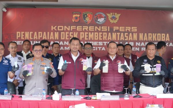 Bareskrim dan Polda Jabar Gerebek Pabrik Narkoba Cair di Bandung, Tersangka Dijerat Pasal Berlapis