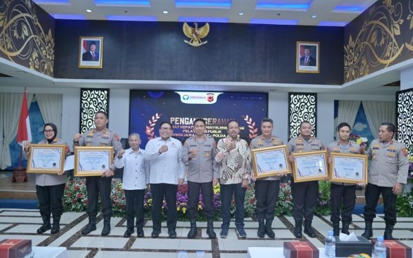 Terima Penghargaan dari Ombudsman, Kapolda Jabar Sampaikan ini,,