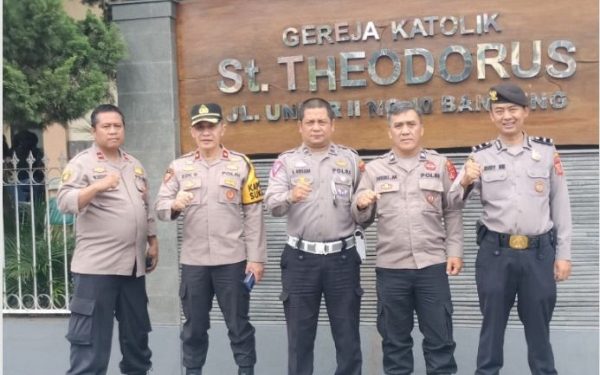 Personel Polda Jabar Patroli ke Tempat Wisata Sambut Nataru 2025