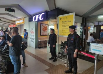Pastikan Kamtibmas di Stasiun Bandung Kondusif, Brimob Jabar Gencarkan Patroli