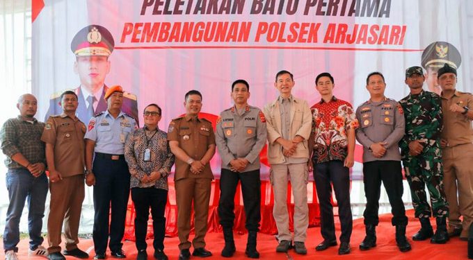 Kapolda Jabar dan Kapolresta Bandung Resmikan Peletakan Batu Pertama Mapolsek Arjasari