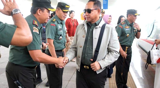 Sebelum ke Garut, Panglima TNI Sarapan di Stasiun KCIC Tegalluar Summarecon