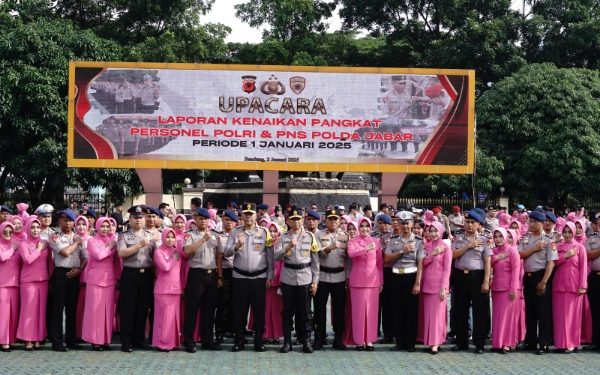 Pimpin Kenaikan Pangkat Anggota dan ASN Polri, Kapolda Beri Apresiasi dan Selamat