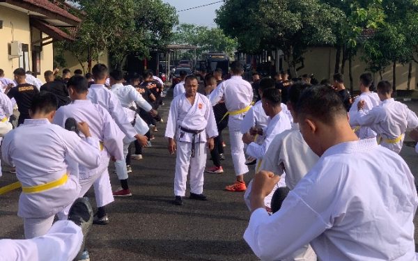 Tingkatkan Kemampuan, Anggota Satbrimob Polda Jabar Matangkan Latihan Beladiri