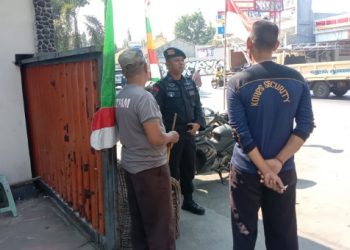 Sambangi Kumpulan Wargadi Cirebon, Anggota Brimob Jabar Ingatkan Kamtibmas