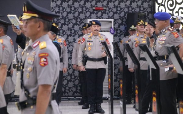 Dansat Brimob Polda Jabar Ikuti Upacara Sertijab Wakapolda dan Sejumlah PJU