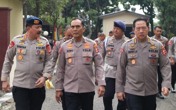 Dansat Brimob Polda Jabar Ikuti Upacara Sertijab Wakapolda dan Sejumlah PJU