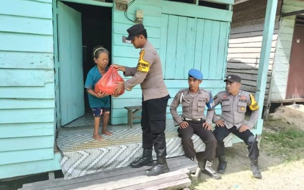 Polda Jabar Berbagi,  Gelar Bakti Sosial Bagikan Paket Sembako