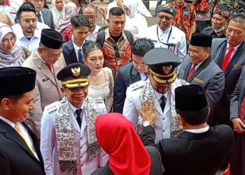Ribuan Orang Sambut Bupati dan Wakil Bupati Baru Purwakarta