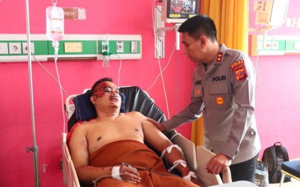 Kapolda Jabar Kunjungi Korban Laka Lantas  GT Ciawi di RSUD Ciawi Bogor