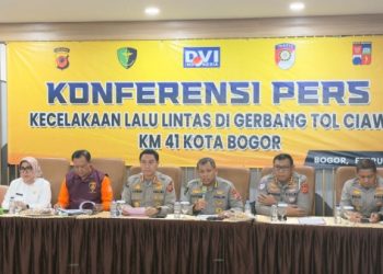 Tim DVI Polda Jabar Identifikasi Korban Tewas Kecelakaan Maut GT Ciawi 2