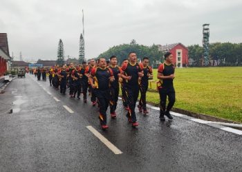 Jaga Kebugaran, Anggota Satbrimob Polda Jabar Rutin Olahraga