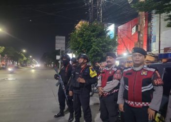 Bersinergi Jaga Kamtibmas, Brimob Jabar Bareng Anggota Polres Ciko Patroli Gabungan