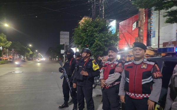 Bersinergi Jaga Kamtibmas, Brimob Jabar Bareng Anggota Polres Ciko Patroli Gabungan