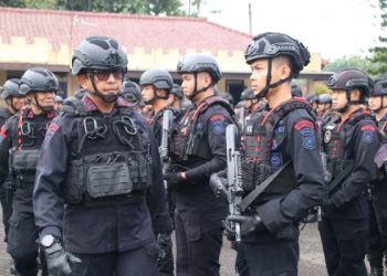 Aggota Brimob Jabar BKO Polresta Bogor Kota Amankan Aksi Tawuran Antar  Pelajar