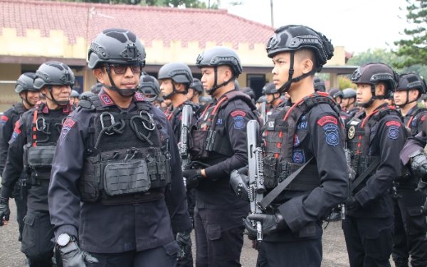 Aggota Brimob Jabar BKO Polresta Bogor Kota Amankan Aksi Tawuran Antar Pelajar