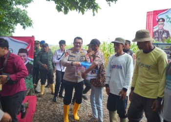 Dansat Brimob Polda Jabar Hadiri Panen Raya Jagung dan Bakti Sosial di Sumedang