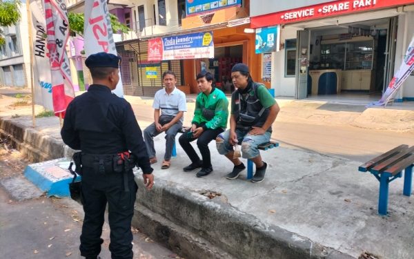 Jaga Kamtibmas, Anggota bRimob Cirebon Rutin Berikan Himbauan kepada Masyarakat