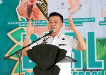 100 Hari Kerja Bupati Bandung, Serahkan Insentif dan BPJS Ketenagakerjaan Kepada 4.310 Bunda Literasi RW