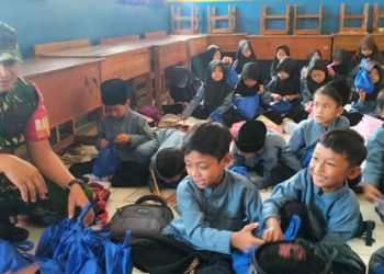 Babinsa Desa Padamulya Dukung Pendistribusian Makanan Bergizi Sehat