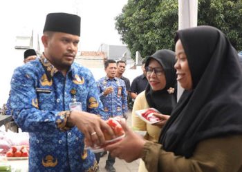 Isu Kebutuhan Pangan Pokok Naik, Abang Ijo Hapidin Gelar Bazar Ramadhan