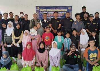 Karang Taruna dan Komunitas X Majalaya Bagikan Takjil & Santuni Anak Yatim-Dhuafa