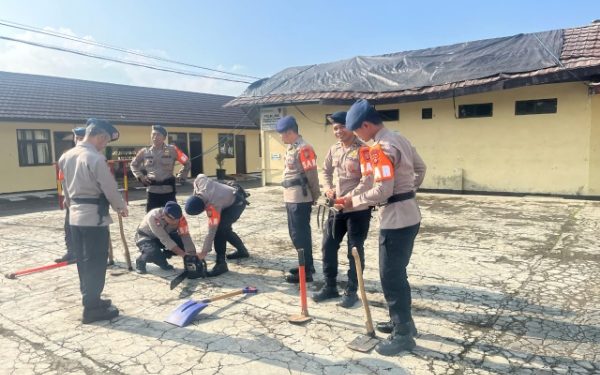 Musim Hujan, Tim SAR Brimob Polda Jabar Siaga Bencana
