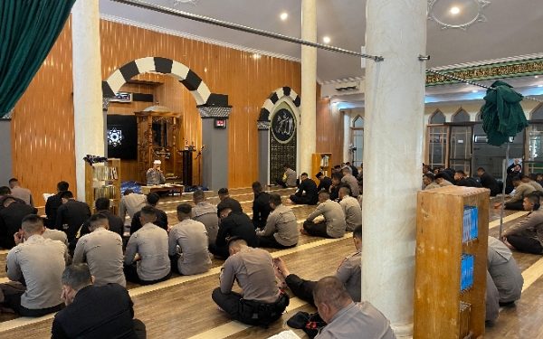 Binrohtal Satbrimob Polda Jabar: Membentuk Pribadi Lebih Disiplin dan Berakhlak Mulia