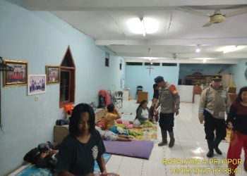 Selain Evakuasi, Satbrimob Polda Jabar Hadirkan Dapur Lapangan Bantu Korban Bencana Alam