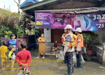 Pasca Diterjang Banjir, Dayeuhkolot Bandung Diawasi Anggota Brimob Jabar