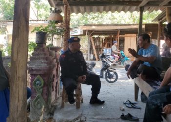 Sambangi Kumpulan Warga di Cirebon, Anggota Brimob Jabar Himbau Kamtibmas