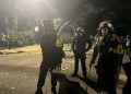 Dansat Brimob Jabar Pimpin Pengamanan Aksi Demo Mahasiswa di Gedung DPRD