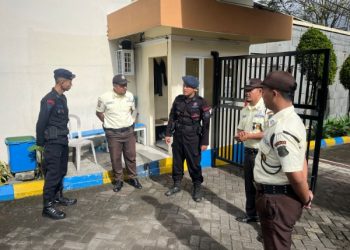 Pastikan Kamtibmas Kondusif, Brimob Cianjur Patroli ke Perum Gadog