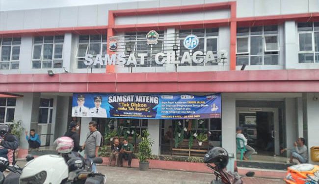 Pemutihan Pajak Jadi Daya Tarik, Samsat Cilacap Dipenuhi Masyarakat