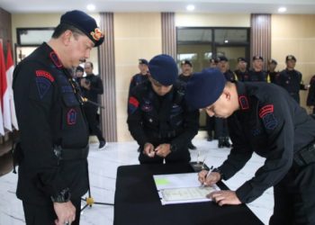 Dansat Brimob Polda Jabar Pimpin Upacara Penyerahan Jabatan Wadansat