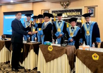 Luar Biasa, Kombes Pol Adi Sumirat Raih Gelar Doktor dengan Predikat Cumlaude