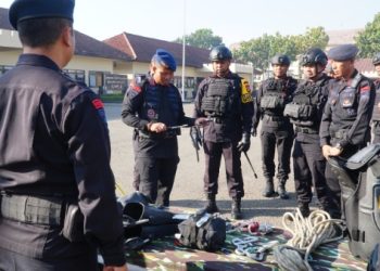 Wadansat Brimob Polda Jabar Pimpin Apel Siaga Mayday di Lapangan Boma