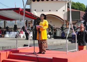 Peringatan Hardiknas di Cilacap, 27 Orang Terima Penghargaan