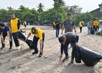 Polres Pangandaran Senam Bersama Forkopimda dan Aksi Bersih Pantai