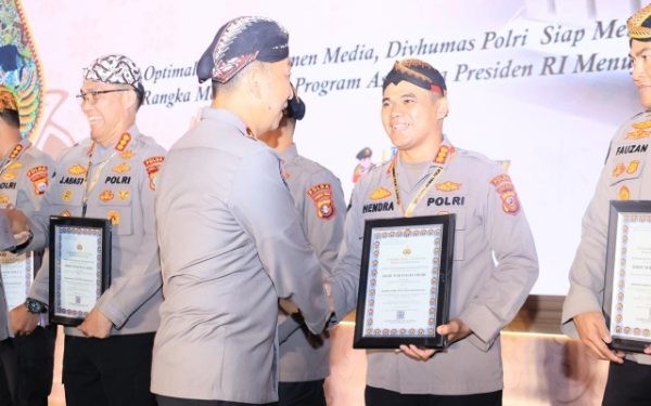 Luar Biasa, Bid Humas Polda Jabar Raih Dua Prestasi saat Rakernis 2025