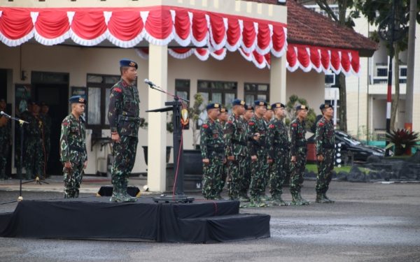 Wadansat Brimob Polda Jabar Pimpin Upacara Harkitnas ke-117 di Lapangan Boma