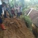 Polisi  Cek TKP Tanah Longsor dan Pergeseran Tanah di Empat Desa Akibat Diguyur Hujan